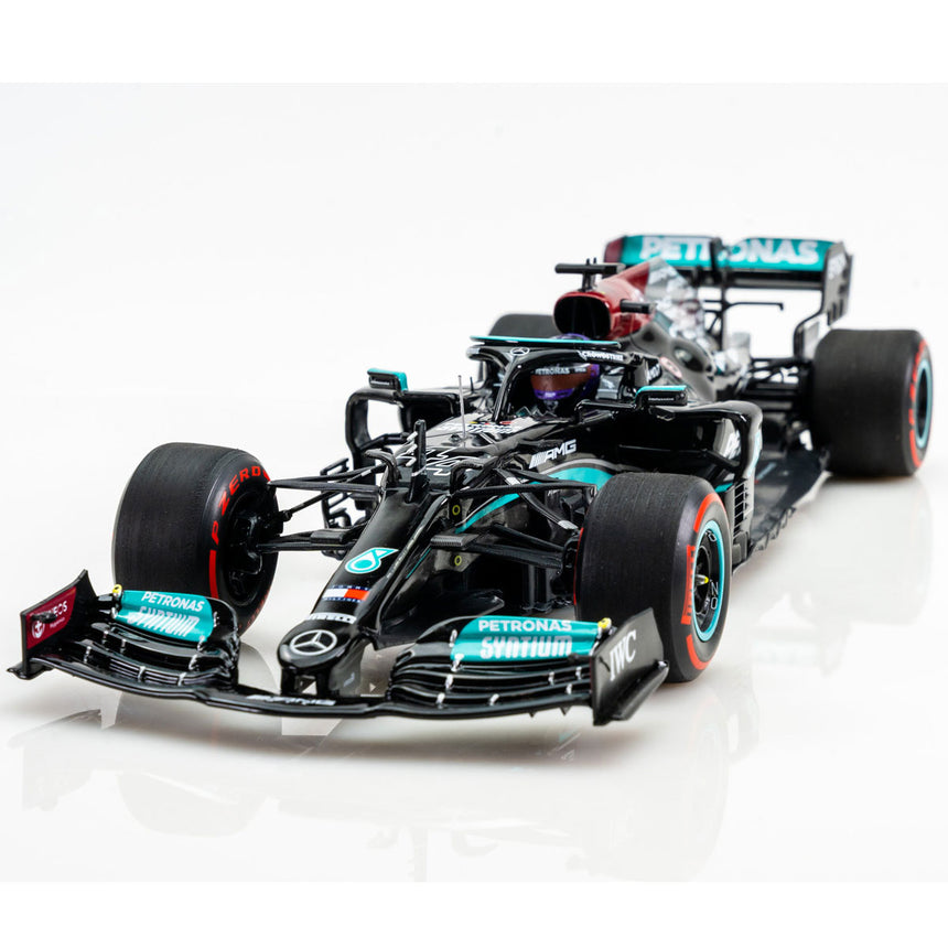 Minichamps 1:18 Mercedes AMG Petronas Lewis Hamilton Bahrain GP 2021 Limited Edition Model