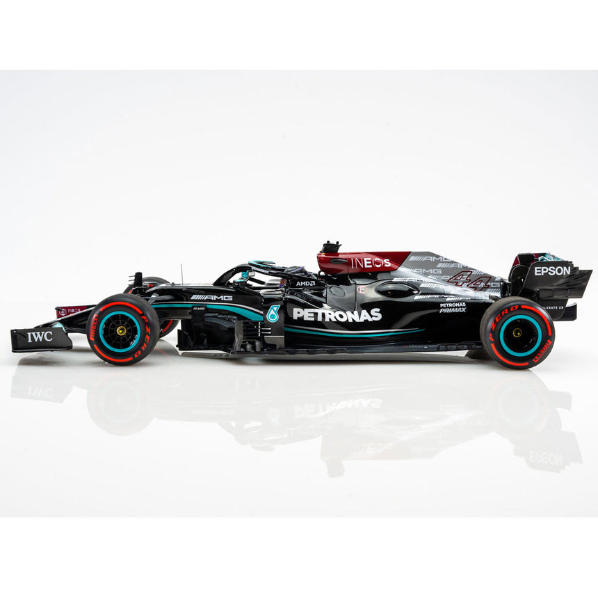 Minichamps 1:18 Mercedes AMG Petronas Lewis Hamilton Bahrain GP 2021 Limited Edition Model