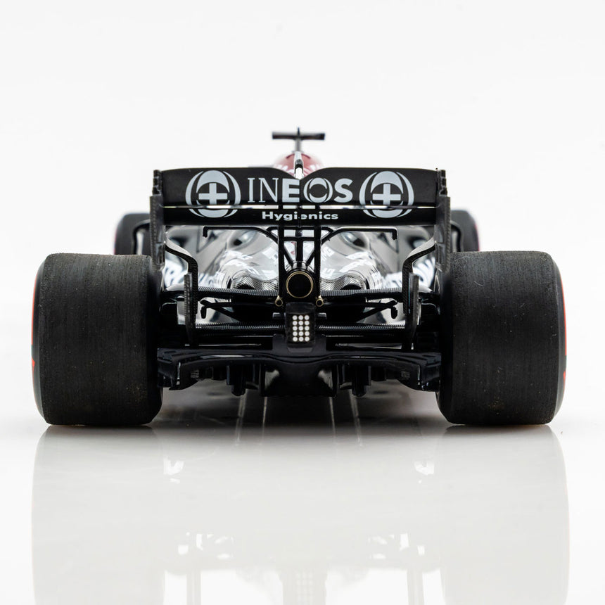 Minichamps 1:18 Mercedes AMG Petronas Lewis Hamilton Bahrain GP 2021 Limited Edition Model