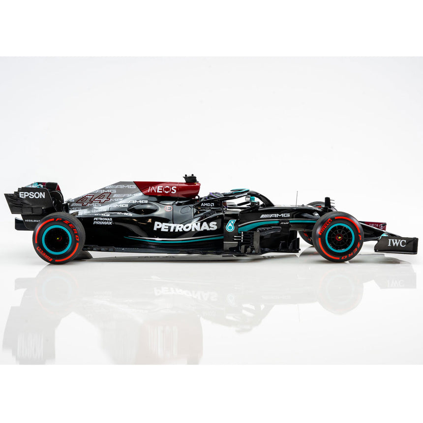 Minichamps 1:18 Mercedes AMG Petronas Lewis Hamilton Bahrain GP 2021 Limited Edition Model