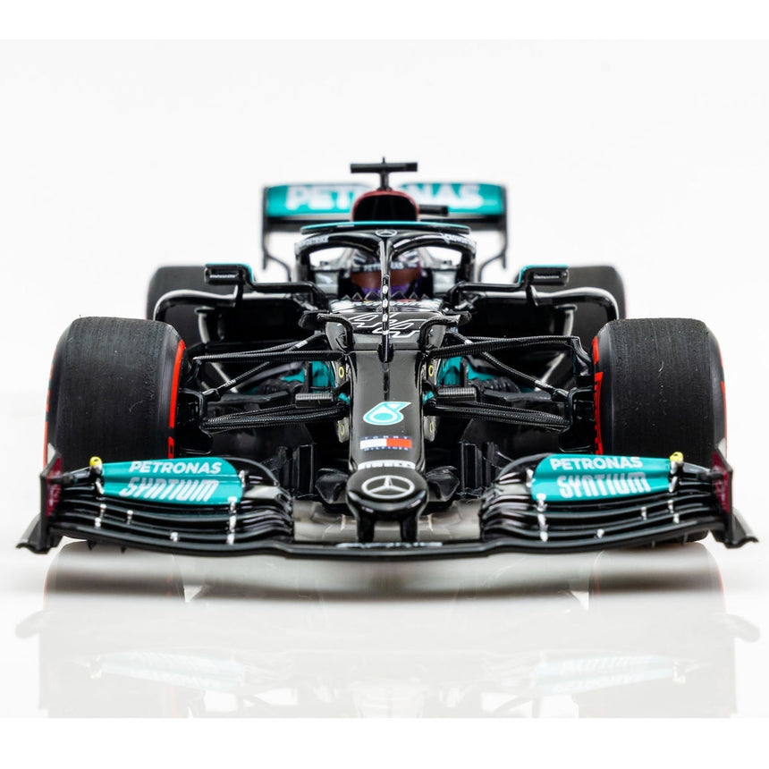 Minichamps 1:18 Mercedes AMG Petronas Lewis Hamilton Bahrain GP 2021 Limited Edition Model