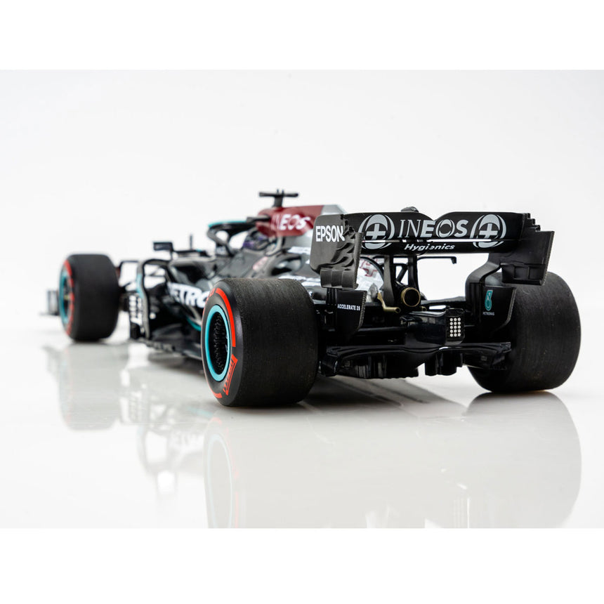Minichamps 1:18 Mercedes AMG Petronas Lewis Hamilton Bahrain GP 2021 Limited Edition Model