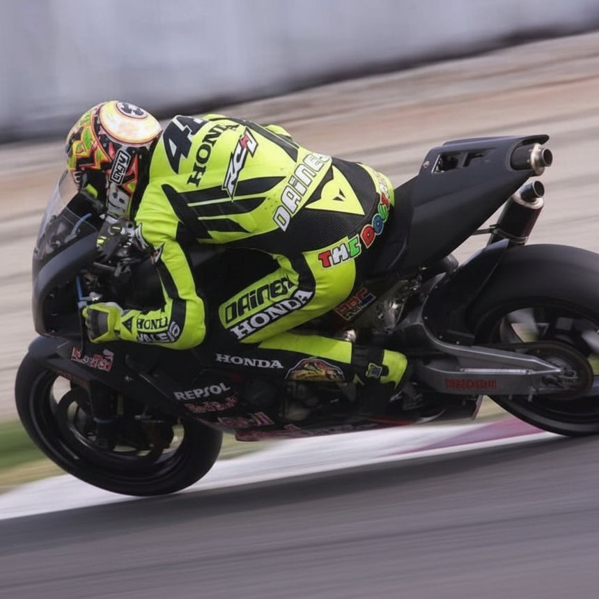 Minichamps Scale 1:12 Valentino Rossi VR46 Pre Season Test 2002 Model Bike